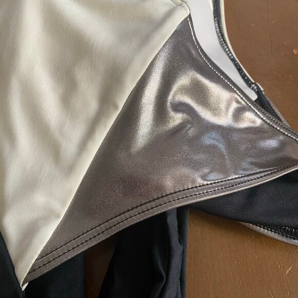 Carmen Marc Valvo Monokini One Piece Swimsuit Cosmopolitan Plunge Halter Size 8 - Picture 7 of 7